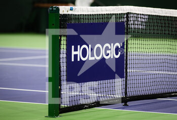 2022-03-09 - Hologic Logo at the 2022 BNP Paribas Open, WTA 1000 tennis tournament on March 9, 2022 at Indian Wells Tennis Garden in Indian Wells, USA - 2022 BNP PARIBAS OPEN, WTA 1000 TENNIS TOURNAMENT - INTERNATIONALS - TENNIS