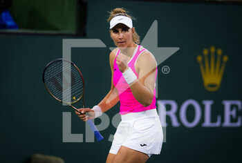 2022-03-09 - Beatriz Haddad Maia of Brazil in action against Sofia Kenin of the United States during the first round of the 2022 BNP Paribas Open, WTA 1000 tennis tournament on March 10, 2022 at Indian Wells Tennis Garden in Indian Wells, USA - 2022 BNP PARIBAS OPEN, WTA 1000 TENNIS TOURNAMENT - INTERNATIONALS - TENNIS