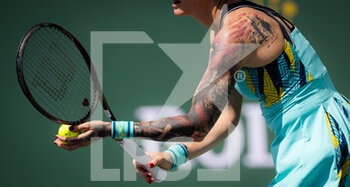 2022-03-10 - Tereza Martincova of the Czech Republic in action against Heather Watson of Great Britain during the first round of the 2022 BNP Paribas Open, WTA 1000 tennis tournament on March 10, 2022 at Indian Wells Tennis Garden in Indian Wells, USA - 2022 BNP PARIBAS OPEN, WTA 1000 TENNIS TOURNAMENT - INTERNATIONALS - TENNIS