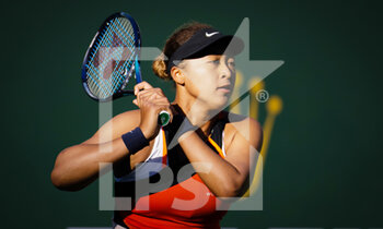 2022-03-10 - Naomi Osaka of Japan in action against Sloane Stephens of the United States during the first round of the 2022 BNP Paribas Open, WTA 1000 tennis tournament on March 10, 2022 at Indian Wells Tennis Garden in Indian Wells, USA - 2022 BNP PARIBAS OPEN, WTA 1000 TENNIS TOURNAMENT - INTERNATIONALS - TENNIS