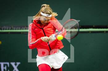 2022-03-10 - Marie Bouzkova of the Czech Republic in action against Wang Qiang of China during the first round of the 2022 BNP Paribas Open, WTA 1000 tennis tournament on March 10, 2022 at Indian Wells Tennis Garden in Indian Wells, USA - 2022 BNP PARIBAS OPEN, WTA 1000 TENNIS TOURNAMENT - INTERNATIONALS - TENNIS