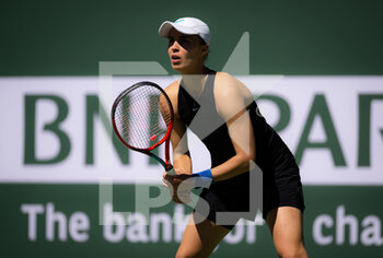 2022-03-11 - Anhelina Kalinina of Ukraine in action against Iga Swiatek of Poland during the second round of the 2022 BNP Paribas Open, WTA 1000 tennis tournament on March 11, 2022 at Indian Wells Tennis Garden in Indian Wells, USA - 2022 BNP PARIBAS OPEN, WTA 1000 TENNIS TOURNAMENT - INTERNATIONALS - TENNIS