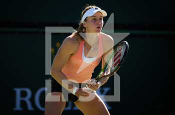 2022-03-11 - Liudmila Samsonova of Russia in action against Ann Li of the United States during the second round of the 2022 BNP Paribas Open, WTA 1000 tennis tournament on March 11, 2022 at Indian Wells Tennis Garden in Indian Wells, USA - 2022 BNP PARIBAS OPEN, WTA 1000 TENNIS TOURNAMENT - INTERNATIONALS - TENNIS