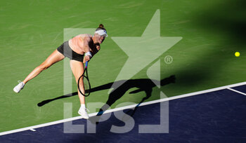 2022-03-11 - Alison Riske of the United States in action against Garbine Muguruza of Spain during the second round of the 2022 BNP Paribas Open, WTA 1000 tennis tournament on March 11, 2022 at Indian Wells Tennis Garden in Indian Wells, USA - 2022 BNP PARIBAS OPEN, WTA 1000 TENNIS TOURNAMENT - INTERNATIONALS - TENNIS