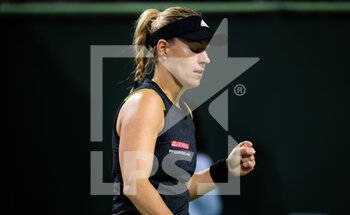 2022-03-11 - Angelique Kerber of Germany in action against Qinwen Zheng of China during the second round of the 2022 BNP Paribas Open, WTA 1000 tennis tournament on March 11, 2022 at Indian Wells Tennis Garden in Indian Wells, USA - 2022 BNP PARIBAS OPEN, WTA 1000 TENNIS TOURNAMENT - INTERNATIONALS - TENNIS