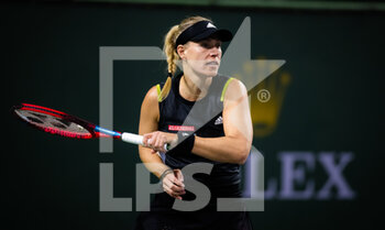2022-03-11 - Angelique Kerber of Germany in action against Qinwen Zheng of China during the second round of the 2022 BNP Paribas Open, WTA 1000 tennis tournament on March 11, 2022 at Indian Wells Tennis Garden in Indian Wells, USA - 2022 BNP PARIBAS OPEN, WTA 1000 TENNIS TOURNAMENT - INTERNATIONALS - TENNIS