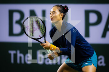 2022-03-11 - Qinwen Zheng of China in action against Angelique Kerber of Germany during the second round of the 2022 BNP Paribas Open, WTA 1000 tennis tournament on March 11, 2022 at Indian Wells Tennis Garden in Indian Wells, USA - 2022 BNP PARIBAS OPEN, WTA 1000 TENNIS TOURNAMENT - INTERNATIONALS - TENNIS