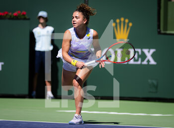 2022-03-11 - Jasmine Paolini of Italy in action against Aryna Sabalenka of Belarus during the second round of the 2022 BNP Paribas Open, WTA 1000 tennis tournament on March 12, 2022 at Indian Wells Tennis Garden in Indian Wells, USA - 2022 BNP PARIBAS OPEN, WTA 1000 TENNIS TOURNAMENT - INTERNATIONALS - TENNIS