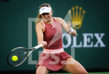 2022-03-12 - Paula Badosa of Spain in action against Tereza Martincova of the Czech Republic during the second round of the 2022 BNP Paribas Open, WTA 1000 tennis tournament on March 12, 2022 at Indian Wells Tennis Garden in Indian Wells, USA - 2022 BNP PARIBAS OPEN, WTA 1000 TENNIS TOURNAMENT - INTERNATIONALS - TENNIS