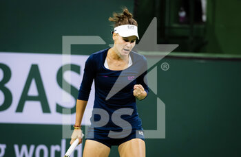 2022-03-12 - Veronika Kudermetova of Russia in action against Naomi Osaka of Japan during the second round of the 2022 BNP Paribas Open, WTA 1000 tennis tournament on March 12, 2022 at Indian Wells Tennis Garden in Indian Wells, USA - 2022 BNP PARIBAS OPEN, WTA 1000 TENNIS TOURNAMENT - INTERNATIONALS - TENNIS