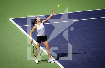2022-03-13 - Petra Martic of Croatia in action against Emma Raducanu of Great Britain during the third round of the 2022 BNP Paribas Open, WTA 1000 tennis tournament on March 13, 2022 at Indian Wells Tennis Garden in Indian Wells, USA - 2022 BNP PARIBAS OPEN, WTA 1000 TENNIS TOURNAMENT - INTERNATIONALS - TENNIS