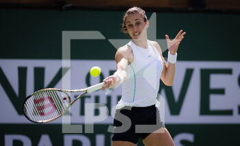2022-03-13 - Petra Martic of Croatia in action against Emma Raducanu of Great Britain during the third round of the 2022 BNP Paribas Open, WTA 1000 tennis tournament on March 13, 2022 at Indian Wells Tennis Garden in Indian Wells, USA - 2022 BNP PARIBAS OPEN, WTA 1000 TENNIS TOURNAMENT - INTERNATIONALS - TENNIS