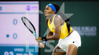 2022-03-13 - Cori Gauff of the United States in action against Simona Halep of Romania during the third round of the 2022 BNP Paribas Open, WTA 1000 tennis tournament on March 13, 2022 at Indian Wells Tennis Garden in Indian Wells, USA - 2022 BNP PARIBAS OPEN, WTA 1000 TENNIS TOURNAMENT - INTERNATIONALS - TENNIS