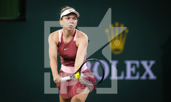 2022-03-13 - Simona Halep of Romania in action against Cori Gauff of the United States during the third round of the 2022 BNP Paribas Open, WTA 1000 tennis tournament on March 13, 2022 at Indian Wells Tennis Garden in Indian Wells, USA - 2022 BNP PARIBAS OPEN, WTA 1000 TENNIS TOURNAMENT - INTERNATIONALS - TENNIS