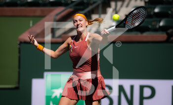 2022-03-14 - Petra Kvitova of the Czech Republic in action against Maria Sakkari of Greece during the third round of the 2022 BNP Paribas Open, WTA 1000 tennis tournament on March 14, 2022 at Indian Wells Tennis Garden in Indian Wells, USA - 2022 BNP PARIBAS OPEN, WTA 1000 TENNIS TOURNAMENT - INTERNATIONALS - TENNIS