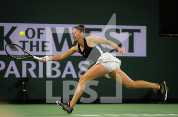 2022-03-14 - Sara Sorribes Tormo of Spain in action against Paula Badosa of Spain during the third round of the 2022 BNP Paribas Open, WTA 1000 tennis tournament on March 14, 2022 at Indian Wells Tennis Garden in Indian Wells, USA - 2022 BNP PARIBAS OPEN, WTA 1000 TENNIS TOURNAMENT - INTERNATIONALS - TENNIS