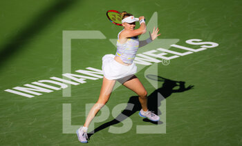 2022-03-15 - Harriet Dart of Great Britain in action against Madison Keys of the United States during the fourth round of the 2022 BNP Paribas Open, WTA 1000 tennis tournament on March 15, 2022 at Indian Wells Tennis Garden in Indian Wells, USA - 2022 BNP PARIBAS OPEN, WTA 1000 TENNIS TOURNAMENT - INTERNATIONALS - TENNIS