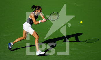 2022-03-16 - Petra Martic of Croatia in action against Simona Halep of Romania during the quarter-final of the 2022 BNP Paribas Open, WTA 1000 tennis tournament on March 16, 2022 at Indian Wells Tennis Garden in Indian Wells, USA - 2022 BNP PARIBAS OPEN, WTA 1000 TENNIS TOURNAMENT - INTERNATIONALS - TENNIS