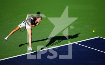 2022-03-16 - Petra Martic of Croatia in action against Simona Halep of Romania during the quarter-final of the 2022 BNP Paribas Open, WTA 1000 tennis tournament on March 16, 2022 at Indian Wells Tennis Garden in Indian Wells, USA - 2022 BNP PARIBAS OPEN, WTA 1000 TENNIS TOURNAMENT - INTERNATIONALS - TENNIS