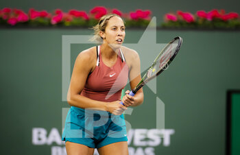 2022-03-16 - Madison Keys of the United States in action against Iga Swiatek of Poland during the quarter-final of the 2022 BNP Paribas Open, WTA 1000 tennis tournament on March 16, 2022 at Indian Wells Tennis Garden in Indian Wells, USA - 2022 BNP PARIBAS OPEN, WTA 1000 TENNIS TOURNAMENT - INTERNATIONALS - TENNIS
