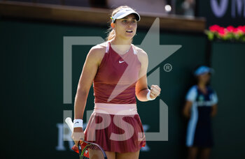 2022-03-17 - Paula Badosa of Spain in action against Veronika Kudermetova of Russia during the quarter-final of the 2022 BNP Paribas Open, WTA 1000 tennis tournament on March 17, 2022 at Indian Wells Tennis Garden in Indian Wells, USA - 2022 BNP PARIBAS OPEN, WTA 1000 TENNIS TOURNAMENT - INTERNATIONALS - TENNIS