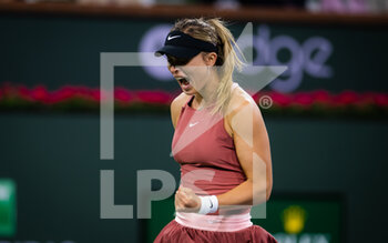 2022-03-18 - Paula Badosa of Spain in action against Maria Sakkari of Greece during the semi-final of the 2022 BNP Paribas Open, WTA 1000 tennis tournament on March 18, 2022 at Indian Wells Tennis Garden in Indian Wells, USA - 2022 BNP PARIBAS OPEN, WTA 1000 TENNIS TOURNAMENT - INTERNATIONALS - TENNIS
