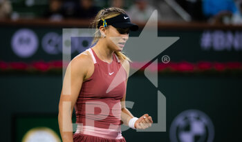 2022-03-18 - Paula Badosa of Spain in action against Maria Sakkari of Greece during the semi-final of the 2022 BNP Paribas Open, WTA 1000 tennis tournament on March 18, 2022 at Indian Wells Tennis Garden in Indian Wells, USA - 2022 BNP PARIBAS OPEN, WTA 1000 TENNIS TOURNAMENT - INTERNATIONALS - TENNIS