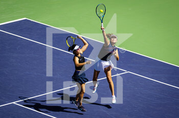 2022-03-19 - Zhaoxuan Yang of China & Yifan Xu of China in action during the doubles final of the 2022 BNP Paribas Open, WTA 1000 tennis tournament on March 19, 2022 at Indian Wells Tennis Garden in Indian Wells, USA - 2022 BNP PARIBAS OPEN, WTA 1000 TENNIS TOURNAMENT - INTERNATIONALS - TENNIS