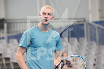 2022-03-21 - Henri Squire during the Play In Challenger 2022, ATP Challenger Tour tennis tournament on March 21, 2022 at Tennis Club Lillois Lille Metropole in Lille, France - PLAY IN CHALLENGER 2022, ATP CHALLENGER TOUR TENNIS TOURNAMENT - INTERNATIONALS - TENNIS