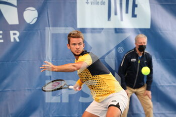 2022-03-22 - Enzo Couacaud during the Play In Challenger 2022, ATP Challenger Tour tennis tournament on March 22, 2022 at Tennis Club Lillois Lille Metropole in Lille, France - PLAY IN CHALLENGER 2022, ATP CHALLENGER TOUR TENNIS TOURNAMENT - INTERNATIONALS - TENNIS