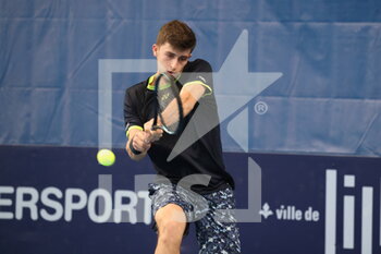 2022-03-23 - Luca Nardi during the Play In Challenger 2022, ATP Challenger Tour tennis tournament on March 23, 2022 at Tennis Club Lillois Lille Metropole in Lille, France - PLAY IN CHALLENGER 2022, ATP CHALLENGER TOUR TENNIS TOURNAMENT - INTERNATIONALS - TENNIS