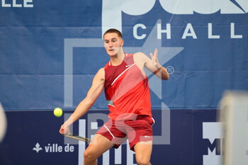 2022-03-23 - Sean Cuenin during the Play In Challenger 2022, ATP Challenger Tour tennis tournament on March 23, 2022 at Tennis Club Lillois Lille Metropole in Lille, France - PLAY IN CHALLENGER 2022, ATP CHALLENGER TOUR TENNIS TOURNAMENT - INTERNATIONALS - TENNIS