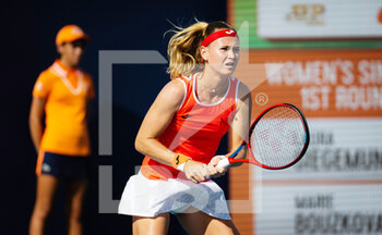 2022-03-22 - Marie Bouzkova of the Czech Republic in action against Laura Siegemund of Germany during the first round of the 2022 Miami Open, WTA Masters 1000 tennis tournament on March 23, 2022 at Hard Rock stadium in Miami, USA - 2022 MIAMI OPEN, WTA MASTERS 1000 TENNIS TOURNAMENT - INTERNATIONALS - TENNIS