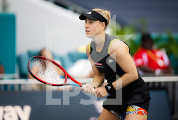 2022-03-24 - Angelique Kerber of Germany in action against Naomi Osaka of Japan during the second round of the 2022 Miami Open, WTA Masters 1000 tennis tournament on March 24, 2022 at Hard Rock stadium in Miami, USA - 2022 MIAMI OPEN, WTA MASTERS 1000 TENNIS TOURNAMENT - INTERNATIONALS - TENNIS