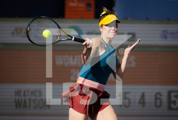 2022-03-24 - Elina Svitolina of Ukraine in action against Heather Watson of Great Britain during the second round of the 2022 Miami Open, WTA Masters 1000 tennis tournament on March 24, 2022 at Hard Rock stadium in Miami, USA - 2022 MIAMI OPEN, WTA MASTERS 1000 TENNIS TOURNAMENT - INTERNATIONALS - TENNIS