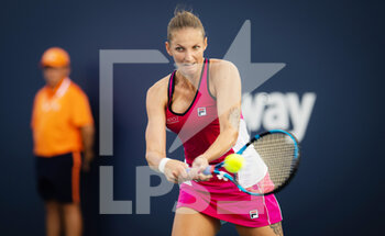 2022-03-24 - Karolina Pliskova of the Czech Republic in action against Anna Kalinskaya of Russia during the second round of the 2022 Miami Open, WTA Masters 1000 tennis tournament on March 24, 2022 at Hard Rock stadium in Miami, USA - 2022 MIAMI OPEN, WTA MASTERS 1000 TENNIS TOURNAMENT - INTERNATIONALS - TENNIS