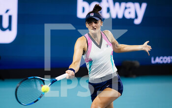 2022-03-24 - Irina-Camelia Begu of Romania in action against Aryna Sabalenka of Belarus during the second round of the 2022 Miami Open, WTA Masters 1000 tennis tournament on March 24, 2022 at Hard Rock stadium in Miami, USA - 2022 MIAMI OPEN, WTA MASTERS 1000 TENNIS TOURNAMENT - INTERNATIONALS - TENNIS