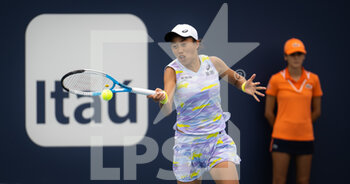 2022-03-25 - Shuai Zhang of China in action against Sorana Cirstea of Romania during the second round of the 2022 Miami Open, WTA Masters 1000 tennis tournament on March 25, 2022 at Hard Rock stadium in Miami, USA - 2022 MIAMI OPEN, WTA MASTERS 1000 TENNIS TOURNAMENT - INTERNATIONALS - TENNIS