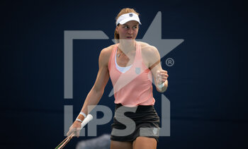 2022-03-25 - Liudmila Samsonova of Russia in action against Madison Brengle of United States during the second round of the 2022 Miami Open, WTA Masters 1000 tennis tournament on March 25, 2022 at Hard Rock stadium in Miami, USA - 2022 MIAMI OPEN, WTA MASTERS 1000 TENNIS TOURNAMENT - INTERNATIONALS - TENNIS