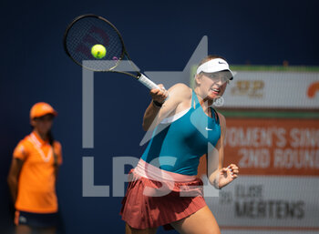 2022-03-25 - Linda Fruhvirtova of the Czech Republic in action against Elise Mertens of Belgium during the second round of the 2022 Miami Open, WTA Masters 1000 tennis tournament on March 25, 2022 at Hard Rock stadium in Miami, USA - 2022 MIAMI OPEN, WTA MASTERS 1000 TENNIS TOURNAMENT - INTERNATIONALS - TENNIS