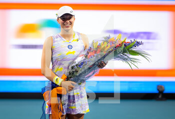2022-03-25 - Iga Swiatek of Poland celebrates becoming the World No 1 after the second round of the 2022 Miami Open, WTA Masters 1000 tennis tournament on March 25, 2022 at Hard Rock stadium in Miami, USA - 2022 MIAMI OPEN, WTA MASTERS 1000 TENNIS TOURNAMENT - INTERNATIONALS - TENNIS