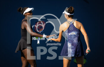 2022-03-26 - Asia Muhammad of the United States & Ena Shibahara of Japan playing doubles at the 2022 Miami Open, WTA Masters 1000 tennis tournament on March 26, 2022 at Hard Rock stadium in Miami, USA - 2022 MIAMI OPEN, WTA MASTERS 1000 TENNIS TOURNAMENT - INTERNATIONALS - TENNIS