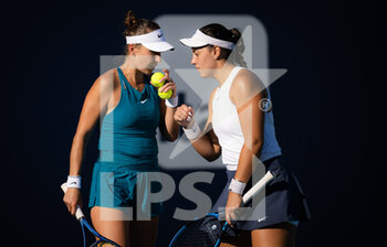 2022-03-26 - Belinda Bencic of Switzerland & Ana Konjuh of Croatia playing doubles at the 2022 Miami Open, WTA Masters 1000 tennis tournament on March 26, 2022 at Hard Rock stadium in Miami, USA - 2022 MIAMI OPEN, WTA MASTERS 1000 TENNIS TOURNAMENT - INTERNATIONALS - TENNIS