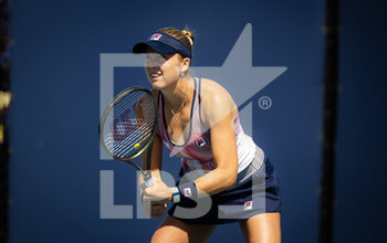 2022-03-27 - Shelby Rogers of the United States in action against Veronika Kudermetova of Russia during the third round of the 2022 Miami Open, WTA Masters 1000 tennis tournament on March 27, 2022 at Hard Rock stadium in Miami, USA - 2022 MIAMI OPEN, WTA MASTERS 1000 TENNIS TOURNAMENT - INTERNATIONALS - TENNIS