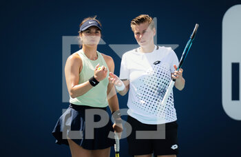 2022-03-28 - Desirae Krawczyk of the United States & Demi Schuurs of the Netherlands playing doubles at the 2022 Miami Open, WTA Masters 1000 tennis tournament on March 28, 2022 at Hard Rock stadium in Miami, USA - 2022 MIAMI OPEN, WTA MASTERS 1000 TENNIS TOURNAMENT - INTERNATIONALS - TENNIS
