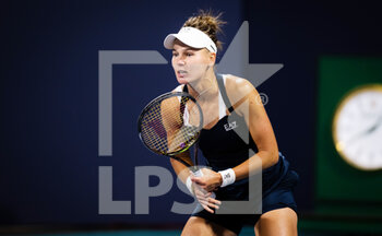 2022-03-28 - Veronika Kudermetova of Russia in action against Petra Kvitova of the Czech Republic during the fourth round of the 2022 Miami Open, WTA Masters 1000 tennis tournament on March 28, 2022 at Hard Rock stadium in Miami, USA - 2022 MIAMI OPEN, WTA MASTERS 1000 TENNIS TOURNAMENT - INTERNATIONALS - TENNIS