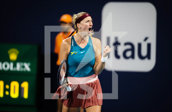 2022-03-28 - Petra Kvitova of the Czech Republic in action against Veronika Kudermetova of Russia during the fourth round of the 2022 Miami Open, WTA Masters 1000 tennis tournament on March 28, 2022 at Hard Rock stadium in Miami, USA - 2022 MIAMI OPEN, WTA MASTERS 1000 TENNIS TOURNAMENT - INTERNATIONALS - TENNIS