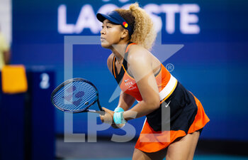 2022-03-29 - Naomi Osaka of Japan in action against Danielle Collins of the United States during the quarter-final of the 2022 Miami Open, WTA Masters 1000 tennis tournament on March 29, 2022 at Hard Rock stadium in Miami, USA - 2022 MIAMI OPEN, WTA MASTERS 1000 TENNIS TOURNAMENT - INTERNATIONALS - TENNIS