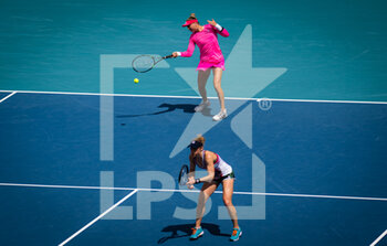 2022-03-30 - Laura Siegemund of Germany & Vera Zvonareva of Russia in action during the doubles quarter-final of the 2022 Miami Open, WTA Masters 1000 tennis tournament on March 30, 2022 at Hard Rock stadium in Miami, USA - 2022 MIAMI OPEN, WTA MASTERS 1000 TENNIS TOURNAMENT - INTERNATIONALS - TENNIS