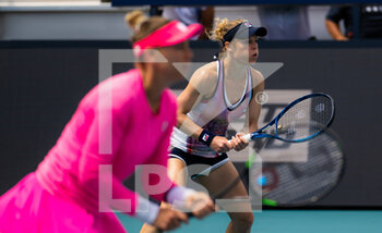 2022-03-30 - Laura Siegemund of Germany in action during the doubles quarter-final of the 2022 Miami Open, WTA Masters 1000 tennis tournament on March 30, 2022 at Hard Rock stadium in Miami, USA - 2022 MIAMI OPEN, WTA MASTERS 1000 TENNIS TOURNAMENT - INTERNATIONALS - TENNIS